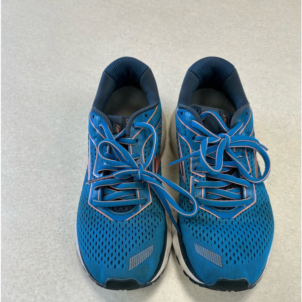Brooks Ghost 12 running shoes. Used but in good condition. No rips or blemishes